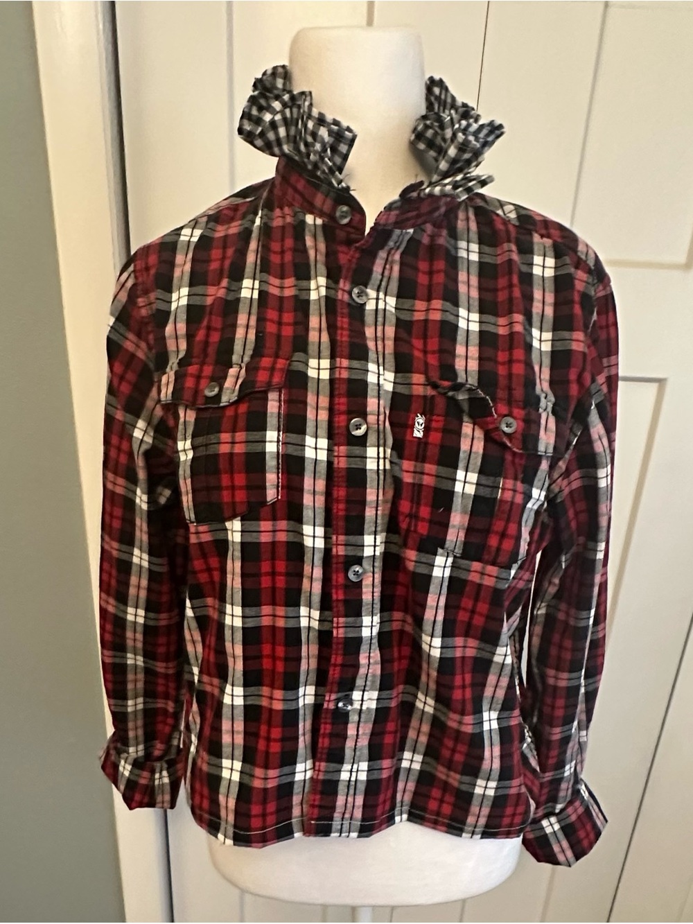 Women - Upcycled (reworked) shirt with ruffled collar
